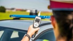 Beim Unfall in Tumeltsham hatte der Autofahrer um 8.30 Uhr früh bereits oder noch 2,2 Promille ...