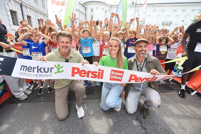 „Krone“-Chef Claus Meinert, Teresa Humpel (Merkur) und Organisator Andreas Mauerhofer (v. li.) ...