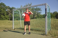 Erik Stefan (15) aus Mödling läuft für jedes WM-Tor einen Kilometer, für die Tore der ...