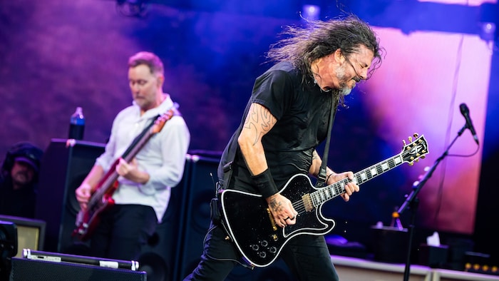 Schweißtreibende Angelegenheit – so ein Rockkonzert verbraucht einiges an Energie. Dave Grohl ...