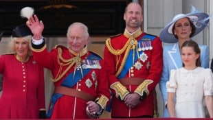 Königin Camilla, König Charles III., Prinz William, Prinzessin Catherine sowie ...