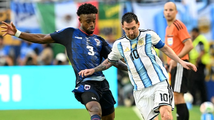 Lionel Messi (re.) musste gegen Kap Verde 120 Minuten Vollgas geben.