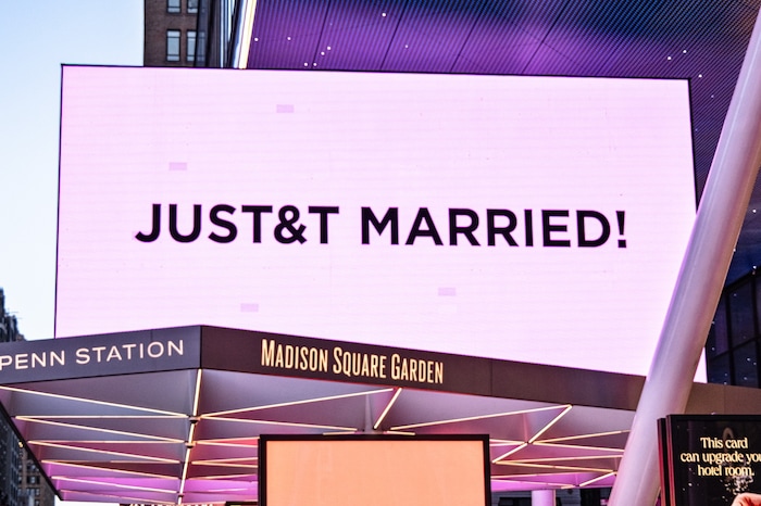 Als das Jawort offiziell bestätigt wurde, leuchteten rund um den Madison Square Garden riesige ...