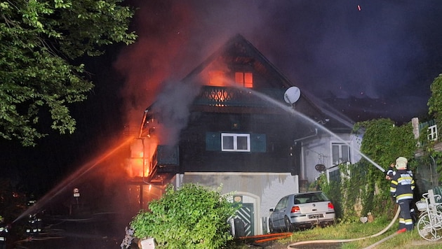 Mitten in der Nacht ist es zu dem schweren Brand in der Steiermark gekommen, der 90 ...