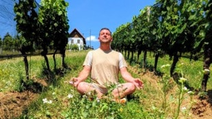 Ommm! Florian Schlechtleitner beim Yoga und Meditieren in seiner Wahlheimat, dem ...
