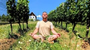 Ommm! Florian Schlechtleitner beim Yoga und Meditieren in seiner Wahlheimat, dem ...