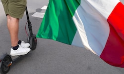 Den E-Scooter sollte man besser zu Hause lassen – im Gegensatz zum normalen Roller.