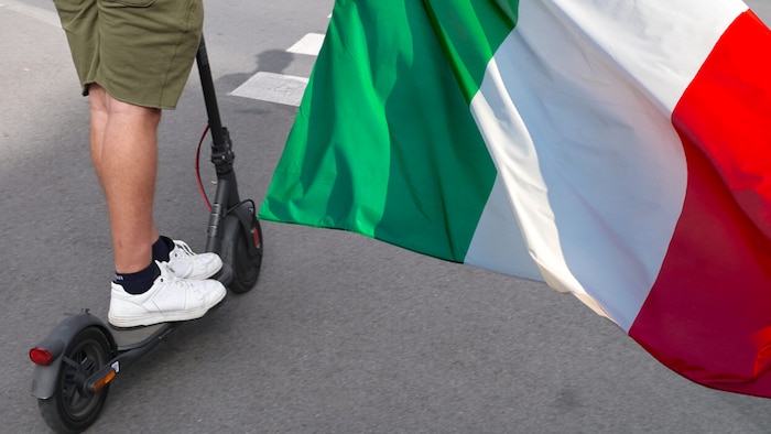 Den E-Scooter sollte man besser zu Hause lassen – im Gegensatz zum normalen Roller.