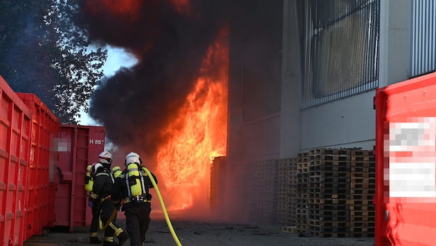 The Vienna Fire Department prevented the fire from spreading to adjacent buildings.