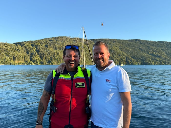 HEMS-TC Christian Zlöbl mit ARA-Geschäftsführer Thomas Jank.