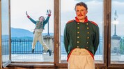 „Krieg und Frieden“ im Südbahnhotel: Petja Rostow (Nils Hausotte, hinten),  Fedja Dolochow ...