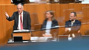 Finanzminister Marterbauer (link) muss in den letzten drei Tagen mit kurzen Nächsten rechnen.