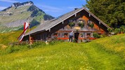 Hütten sind beliebte Urlaubsziele. Mit dem Ansturm wachsen aber auch die Probleme.