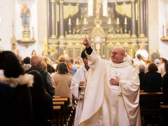 Padre Guilherme bei der täglichen Arbeit ...