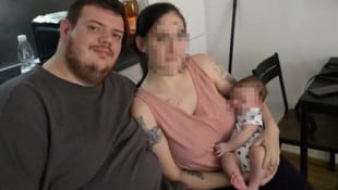Nur kurz vereint, aber glücklich: Klein-James ist pumperlgsund und happy mit Mama und Papa ...