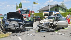 Von den Unfallfahrzeugen blieben nur zwei Blechhaufen übrig.