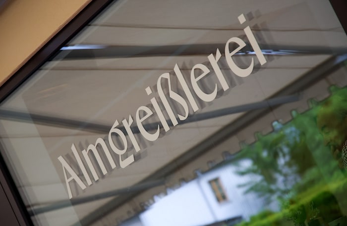Das neue Geschäft hat jeden Tag geöffnet.