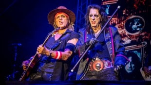 Der Dompteur des Schauers und Schauderns. Alice Cooper ist mit seiner kundigen Band das ...