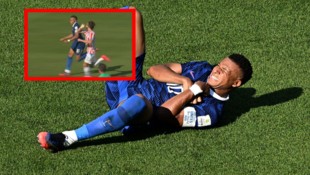 Paraguays Matias Galarza schlug nach Mbappe –sah dafür nicht Rot.