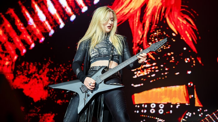 Anna Cara besitzt vielleicht nicht das Charisma von Nita Strauss, an der Gitarre braucht sich ...