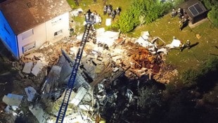 Aus diesen Trümmern wurde ein 93-jähriger Mann schwer verletzt geborgen.