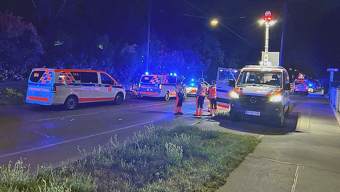 Dutzende Einsatzkräfte – unter anderem auch ein Evakuierungsbus – standen im Einsatz.