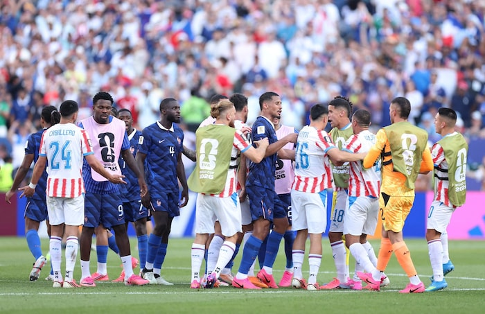 Hitzige Szenen im Achtelfinale zwischen Frankreich und Paraguay