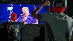 US-Präsident Donald Trump wollte unter allen Umständen seine Rede halten. Wegen eines Unwetters ...