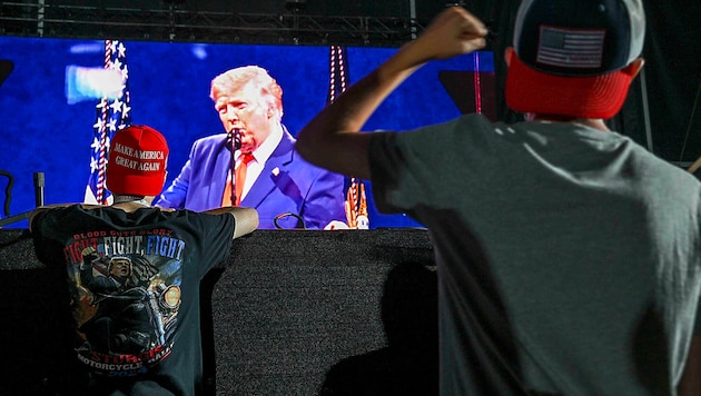 US-Präsident Donald Trump wollte unter allen Umständen seine Rede halten. Wegen eines Unwetters ...