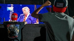US-Präsident Donald Trump wollte unter allen Umständen seine Rede halten. Wegen eines Unwetters ...
