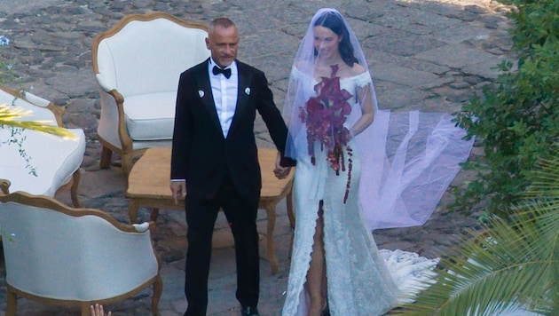 Was für ein emotionaler Tag für die Familie Ramazzotti! Aurora Ramazzotti hat ihrem langjährigen ...