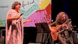 Sängerin Golnar Shahyar und Gitarrist Mahan Mirarab eröffneten das Auftaktkonzert des ...
