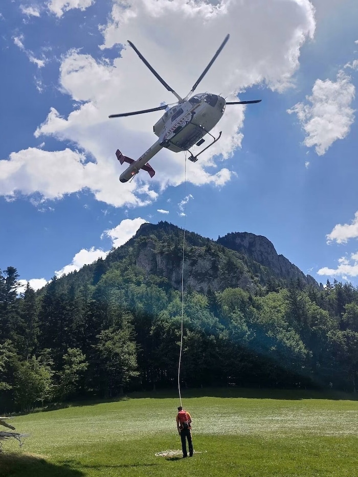 Die Taubergung per Hubschrauber war wegen des Windes schwierig.