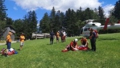 Auch ein Hubschrauber war im Einsatz.