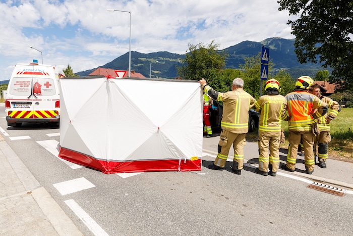 Die 80-Jährige wurde noch vor Ort erstversorgt und anschließend ins Spital gebracht.