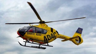Der junge Mann wurde mit dem Hubschrauber ins Krankenhaus geflogen.