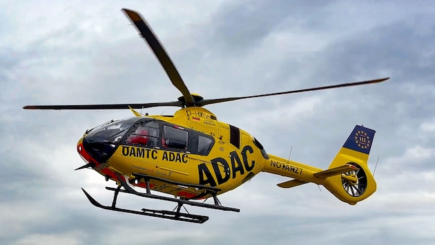 Der junge Mann wurde mit dem Hubschrauber ins Krankenhaus geflogen.