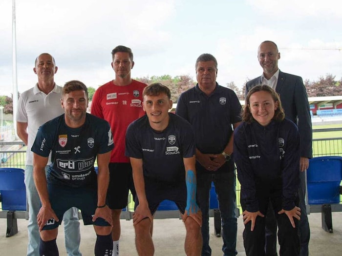 Dick (Craft), Gahleitner, Vetter und Luger (Raika) sowie Deinhofer im neuen Dress, Hajdini und ...