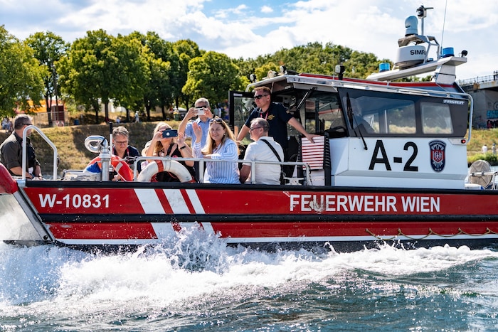 Vizebürgermeisterin und Feuerwehrstadträtin Barbara Novak (SPÖ) stattete der Berufsfeuerwehr auf ...