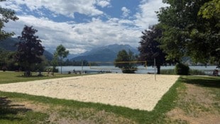 Am Sidecourt spielt man direkt neben dem See.