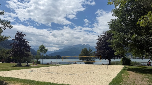 Am Sidecourt spielt man direkt neben dem See.