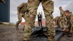 Der neue dänische Verteidigungsminister Jeppe Bruus besuchte Ende Juni Militärs in ...