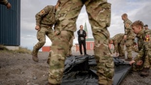 Der neue dänische Verteidigungsminister Jeppe Bruus besuchte Ende Juni Militärs in ...