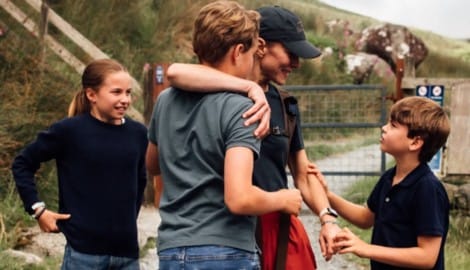 Prinzessin Kate mit ihren Kinder Charlotte, Louis und George, der schon fast so groß ist wie ...