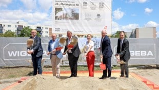 Am Freitag fiel mit dem Spatenstich der offizielle Startschuss für den neuen Gemeindebau in ...