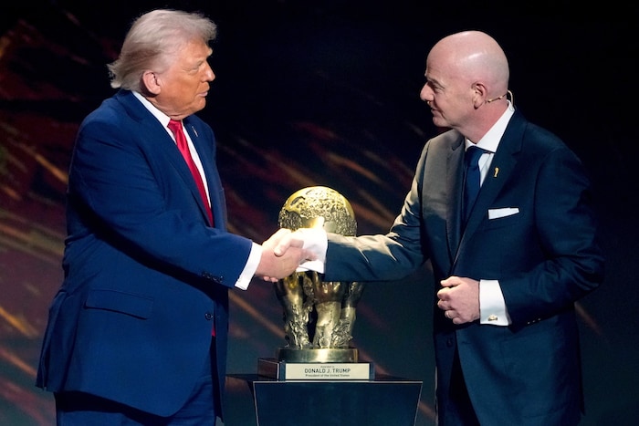 Donald Trump (li.) und Gianni Infantino