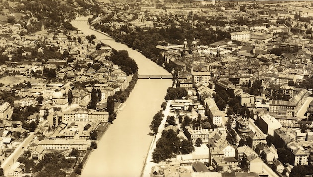 Dieses Luftbild ist auf die weniger zerstörten Stadtteile fokussiert.