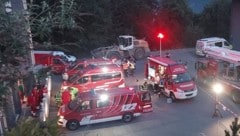 Eine Hundertschaft an Feuerwehrleuten steht in Frohnleiten im Einsatz.