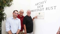 Martin Krenn, Wolfgang Bachkönig und Gerold Stagl (v. li.) bei der Enthüllung der Gedenktafel.