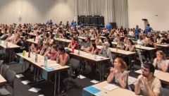 Knapp 160 Interessenten am Psychotherapie-Master stellten sich am Freitagvormittag in der Grazer ...